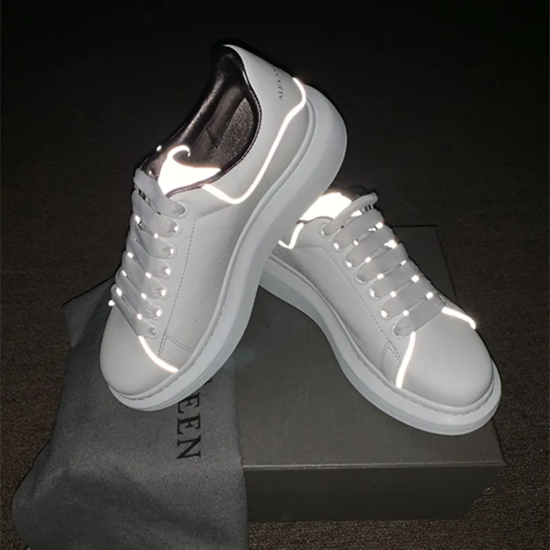 

European station 2019 new women's shoes luminous leather sports women's shoes with a sponge cake thickening inside the shoes -1