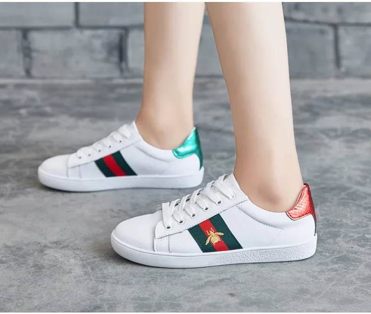 

2019 new little bee white shoes female leather Korean sports shoes women students flat shoes women
