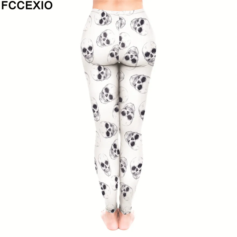 54704 skulls on white (2)