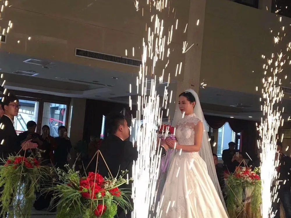 Controle de Rotação para o Casamento da Fase Elétrica Sparkler Chama Fogo Máquina 2m Altura Especial Coldfireworks Dmx 512 500w 42 de rotação para o casamento da fase