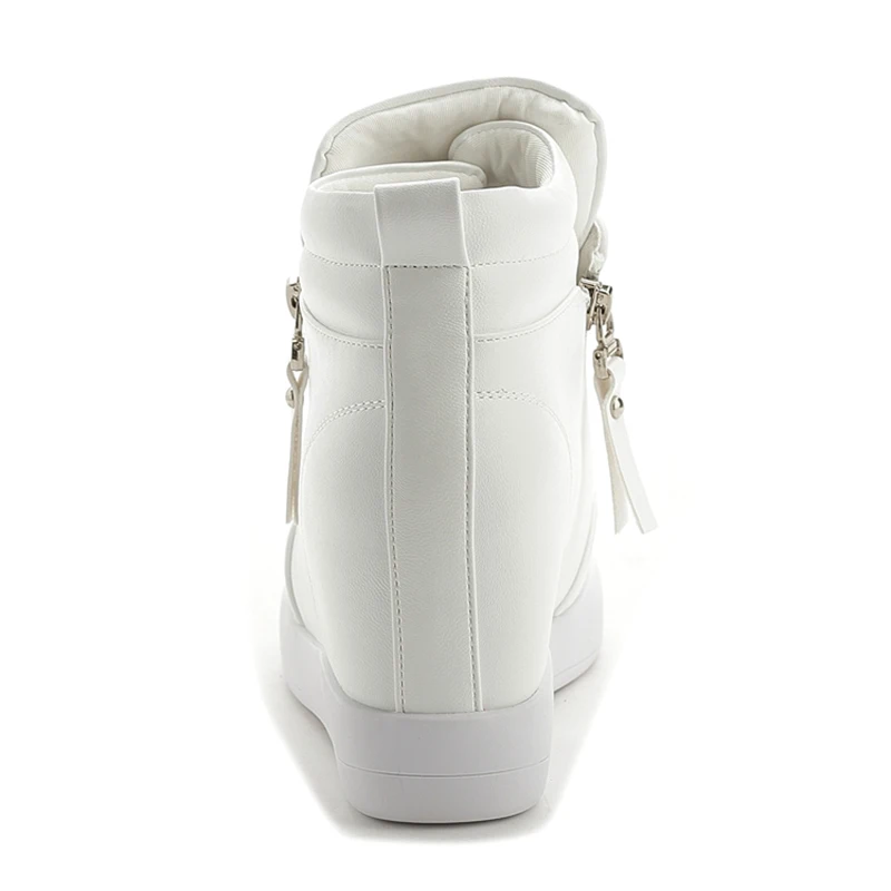 Women Skateboarding shoes Slip-On outdoor walking Shoes jogging sneakers White Black Board Shoes women shoes sports board shoes