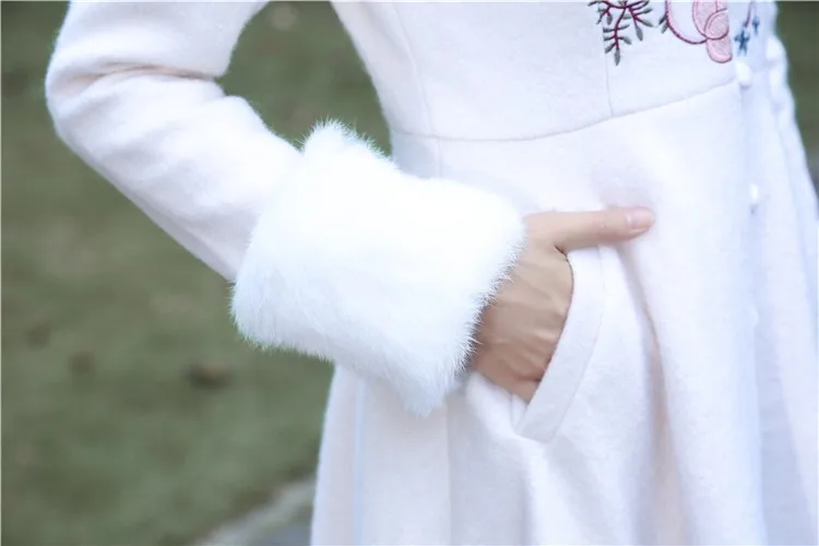 Тип высокого качества шерстяное пальто осенняя одежда модное женское пальто вышитое тканевое пальто более длинное пальто BN1631