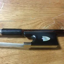 Углеродного волокна Скрипки лук 4/4 хороший красочный слой палки, Ebony основа Декор лягушка