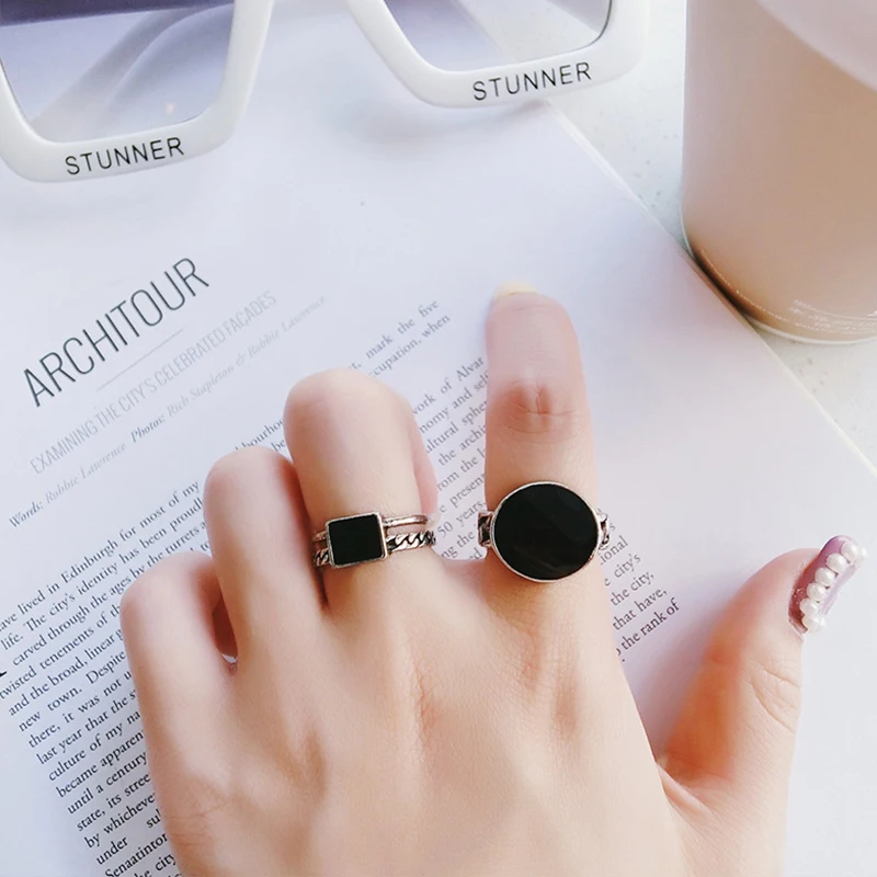 

Japan and Korea Fashion Round Geometric Design Double Chain Black Square Index Finger Joint Ring Simple Wild Open Rings Women