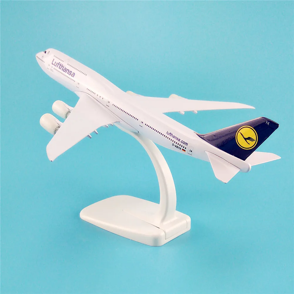 Modelo de Avião de Liga de Metal Modelo de Avião Suporte de Aeronaves Alemão Lufthansa Airways Boeing 747 B747 400 Companhias Aéreas w Presente 20cm ar 15 Cheap Carrinhos de brinquedo e de metal