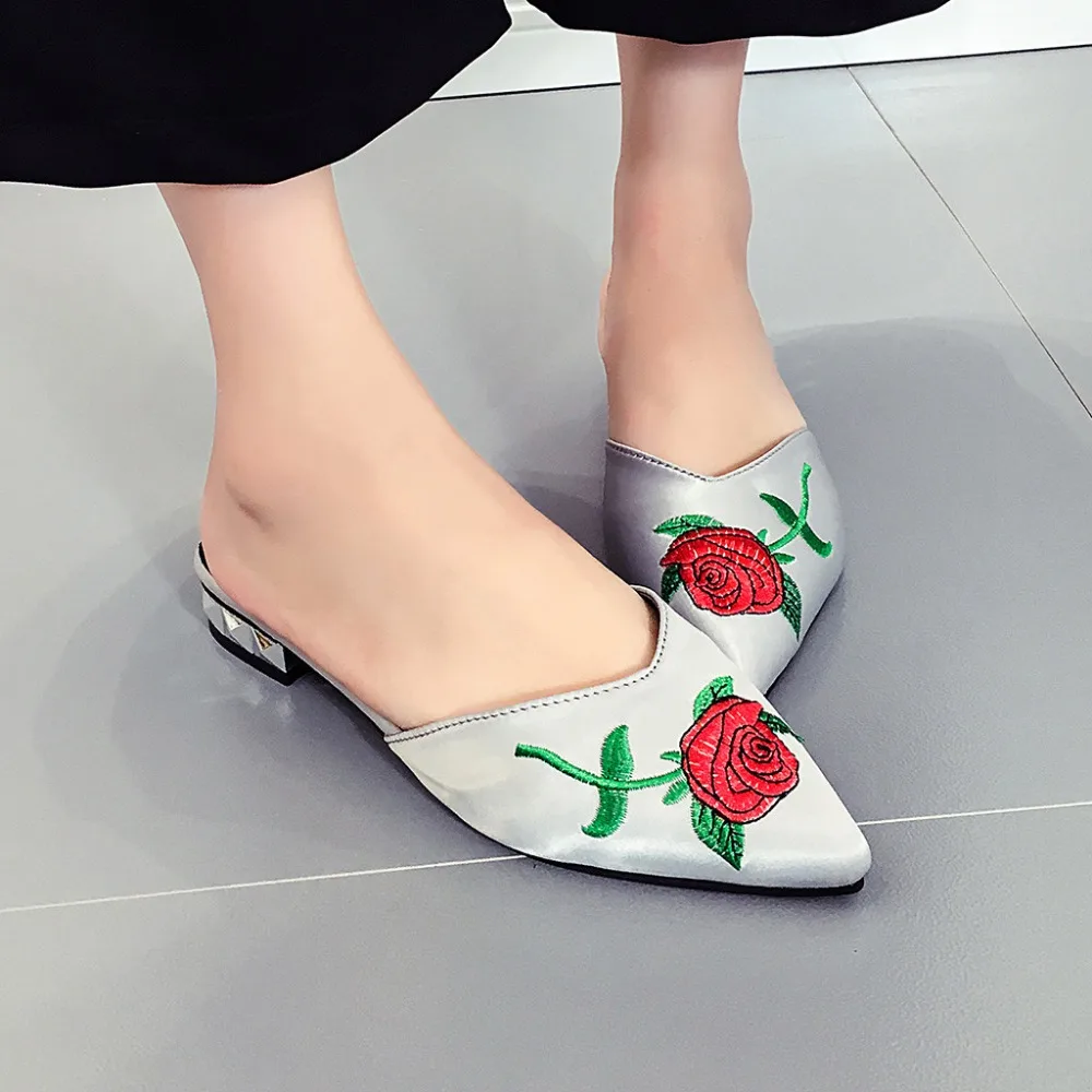 26 - LYP90610164_0325541451814213939