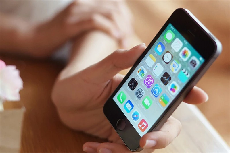 Factory Unlocked Original Apple iPhone 5s with Fingerprint IOS OS 4.0 Inch Screen Mobile Phone Touch ID iCloud App Store free apple cell phones