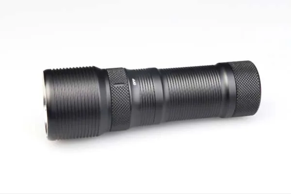 

TrustFire DF008 CREE XM-L2 700lm 3-Mode Magnetic Control Switch LED Diving Flashlight (1x26650)