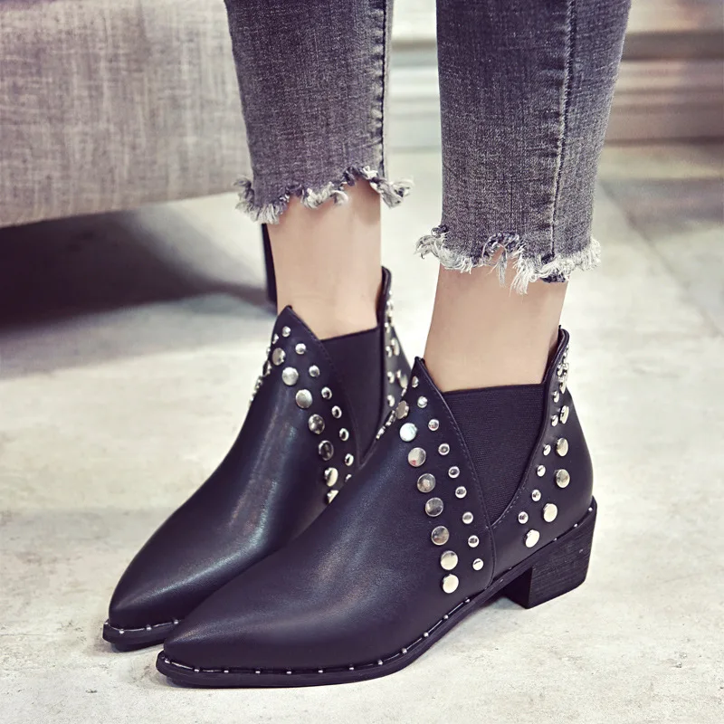 

Dropshipping 2018 Hot New Fashion Martin Boots Women Casual Leather Heels Boots Pointed Toe Rivets Women Ankle Boots Snow Boots