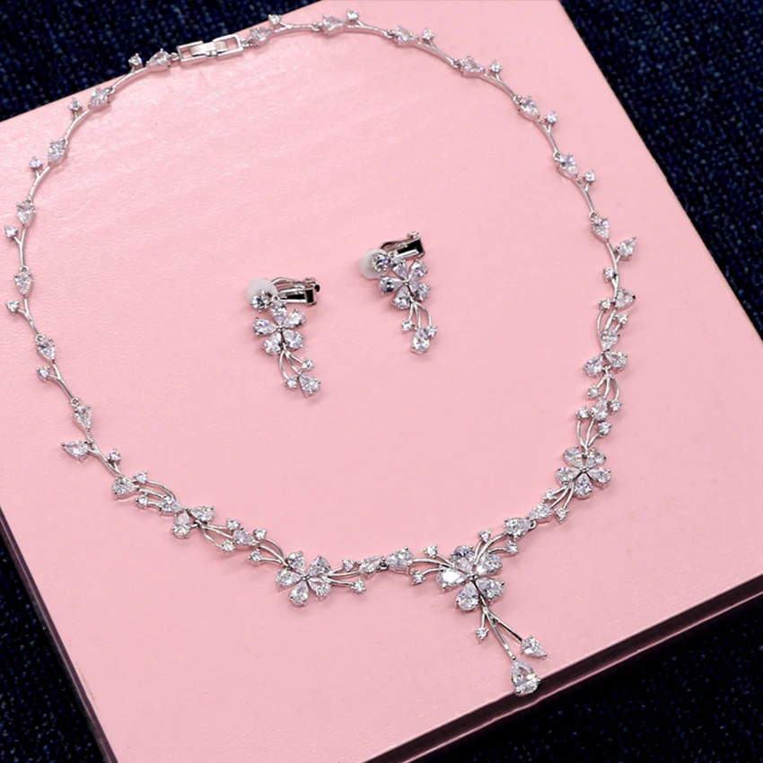 

Bridal Zircon Jewelry Necklaces Women Wedding Ornament Pendant Vintage Collier Choker Necklace Gifts For Valentine's Day