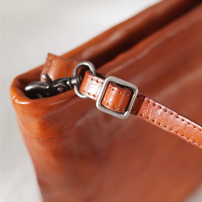 AETOO Head layer psoriasis suflower bucket bag, cute soft budding girl one-shoulder slant retro handbag