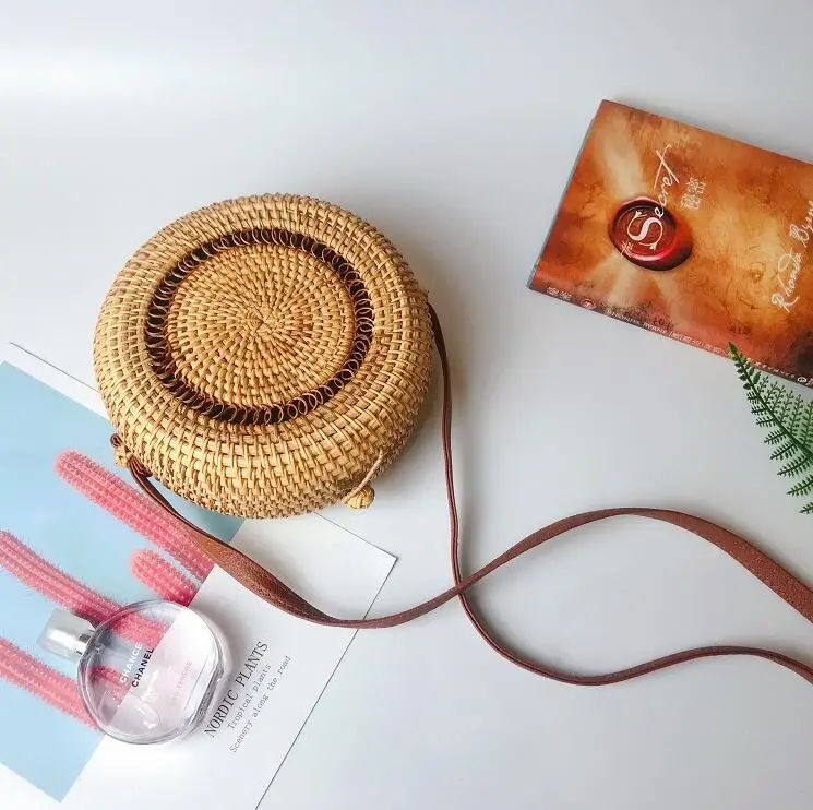 

New Round High Quality Straw Bags Women Fashion Rattan Bag Handmade Woven Beach Messenger Bags Luxurious Circle Hollow Handbag