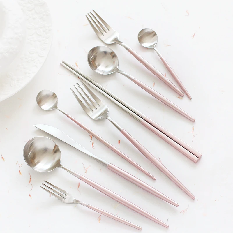 

Korean Royal Pink Tableware Stainless Steel Cutlery Set Dinner S poon& Fork Sets Western Wedding Portable Cutlery Set Dinnerware