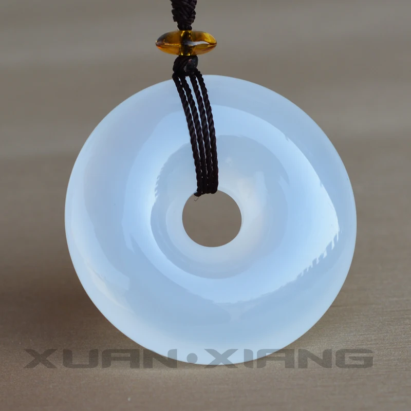 

Drop Shipping Women Necklace Pendant White Circle Agate Chalcedony Peace Buckle Pendant Gift for Female Fine Jewerly