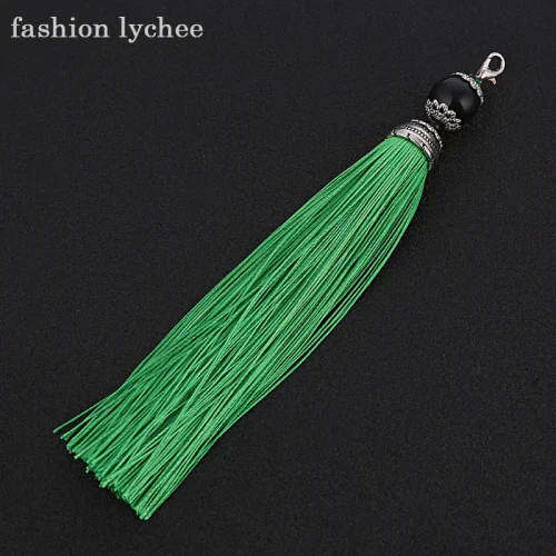 Мода Личи Ice Silk застежка-карабин с длинной кисточкой отделка брелок для женщин девочек брелок сумка подвесные украшения - Цвет: green grass