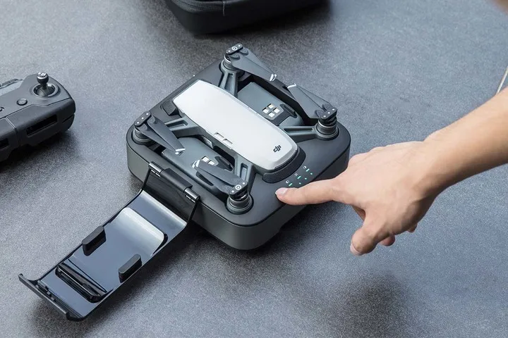 Original New DJI Spark Portable Power Pack Include Charging Station Hub & Charger & Power Cable & 2pcs Spark Battery Original New DJI Spark Portable Power Pack Include Charging Station Hub & Charger & Power Cable & 2pcs Spark Battery