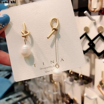 

HUANZHI INS New Design S925 Sterling Gold Matte Metal Knot Natural Freshwater Pearl Asymmetric Long Earrings for Women