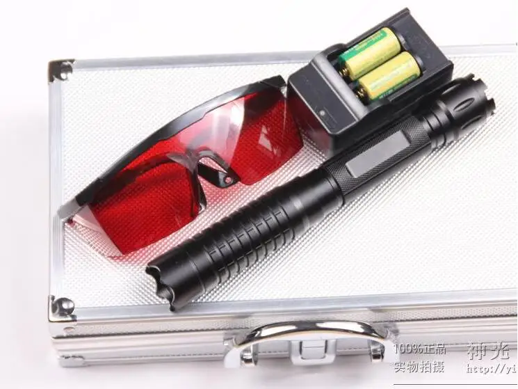 

Strong power military blue laser pointer 200000m 450nm hunting flashlight lazer burning match/pop balloon/cigarettes+paper box