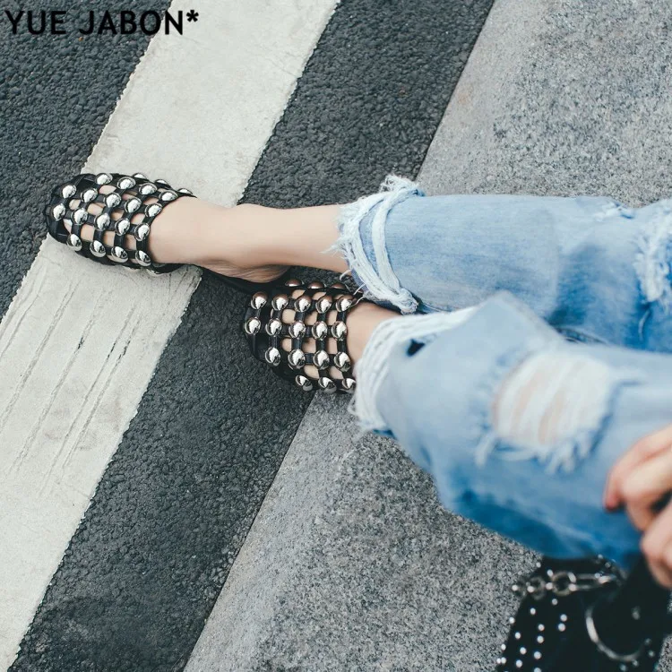 Кожаные пляжные сандалии yue jabon шлепанцы без шнуровки с заклепками украшенные