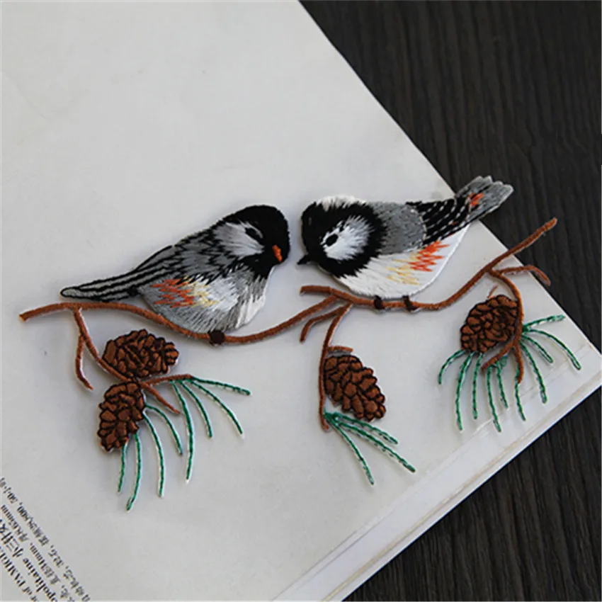 

Free Shipping 1PC Lifelike Bird Patch Embroidered Iron On Patches For Clothing Jacket Bag Garment Appliques DIY Accessory A168