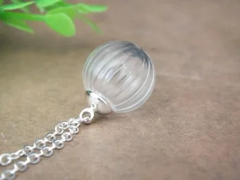 

Free ship!! 18mm Pumpkin stripe ball shape glass golbe pendant/silver plated cap/ with chain /fashion glass vial jewelry pendant