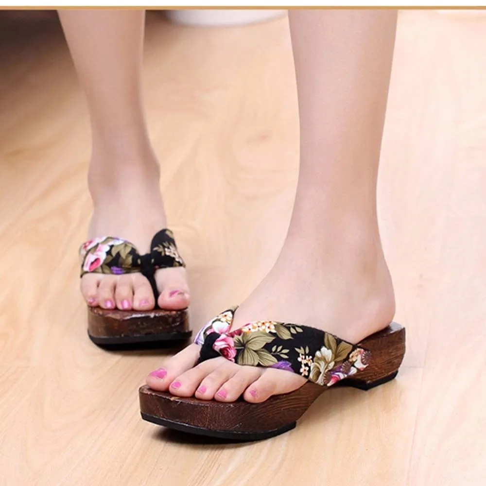 Деревянные Вьетнамки; обувь в японском стиле; Вьетнамки с цветочным рисунком; однотонные деревянные шлепанцы на высоком каблуке; летние шлепанцы