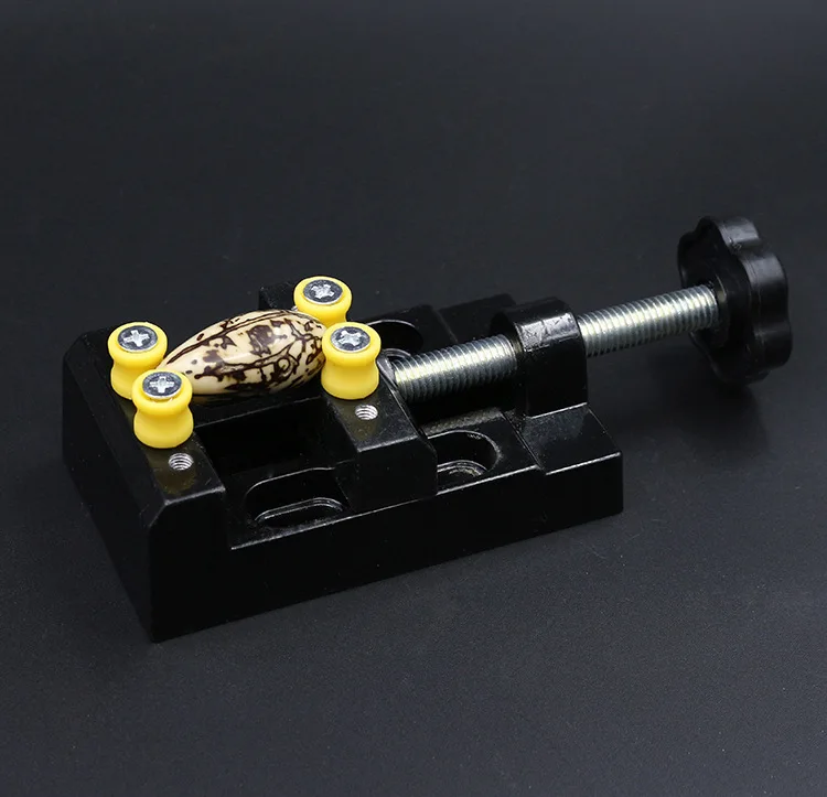 3121949391_698685257