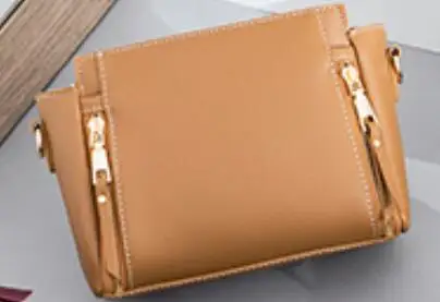 

B Retro early spring new European and American shoulder bag solid color portable diagonal postman bucket bag