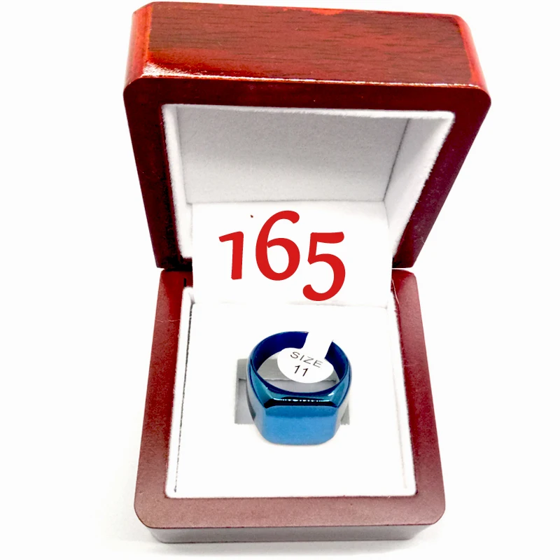 

#165/2011ring with display box