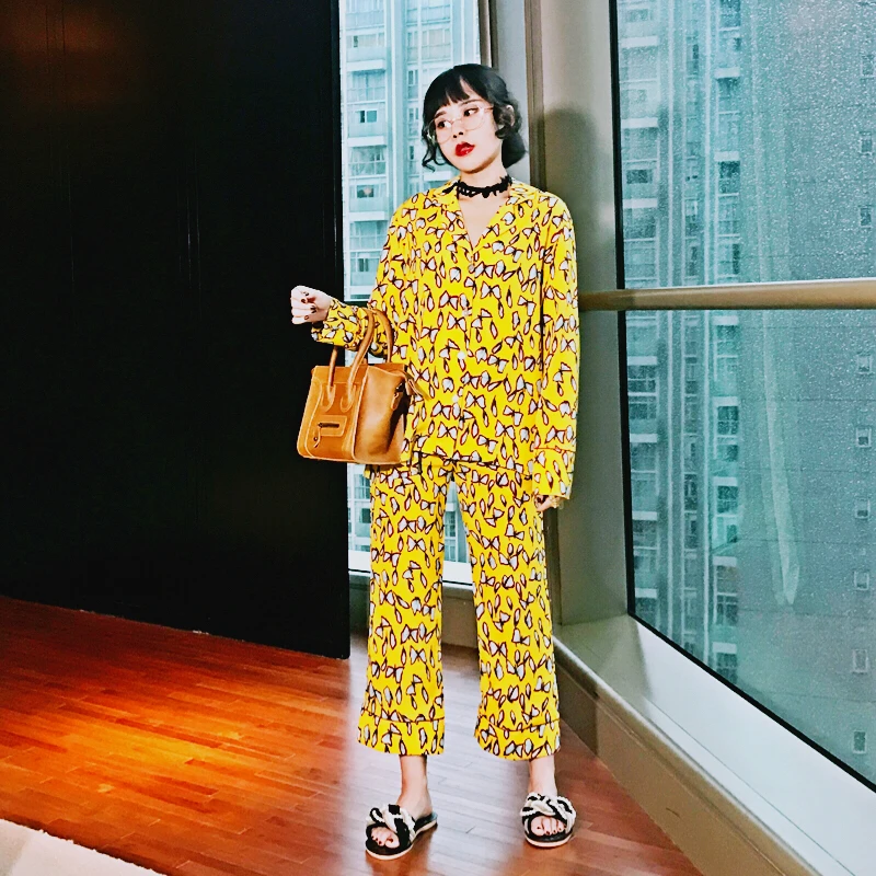 2017 Desgaste do Verão Borboleta Impressão Do Produto V Chumbo Single Row Fechar Roupas Diretamente Calças Início Mobiliário Terno Mulher