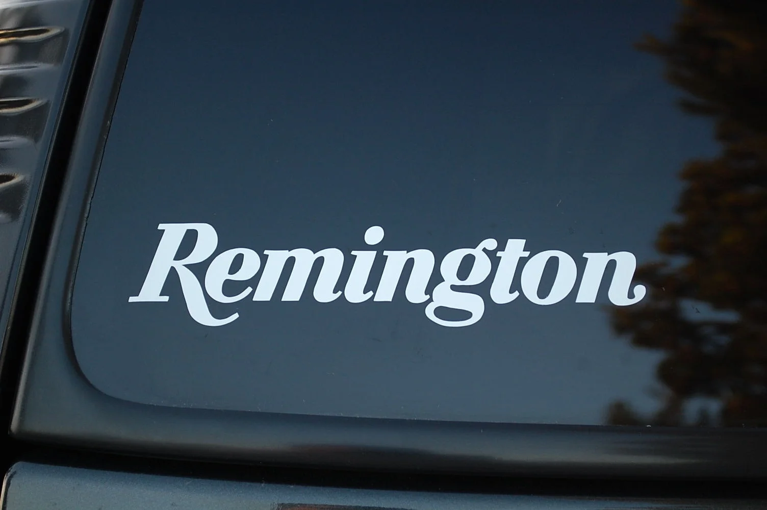 

Remington Vinyl Sticker Decal (V118) Hand Gun Rifle Hunt Hunting Truck 15cm