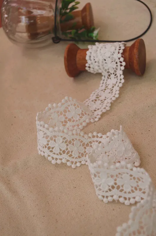 cotton lace trim, off white, daisy flowers lace 1.5 inches wide, 1 yard