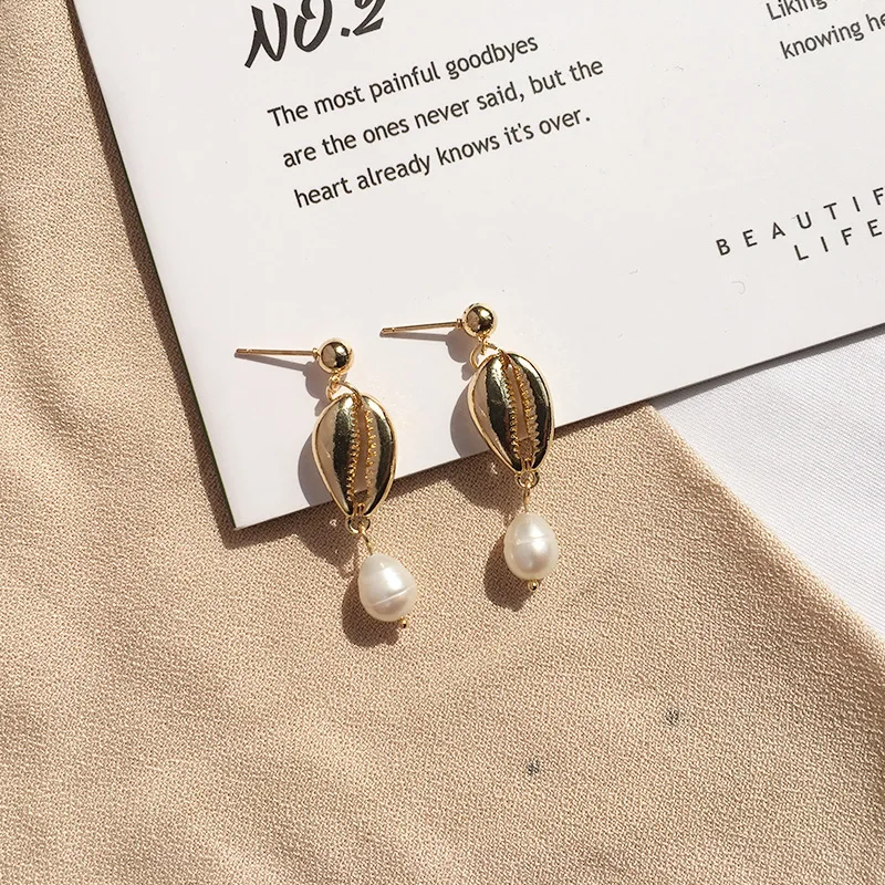 

WTLTC Boho Drop Seashell Pearls Dangle Earrings for Women Summer Beach Shell Earrings Hanging Cowrie Earrings Delicate Brincos