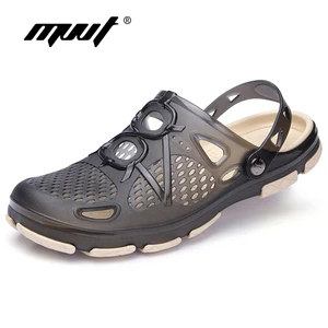 2019 Новая летняя прозрачная обувь для мужчин пляжные сандалии тапочки с отверстиями сланцы свет Sandalias открытый летние Chanclas - изображение