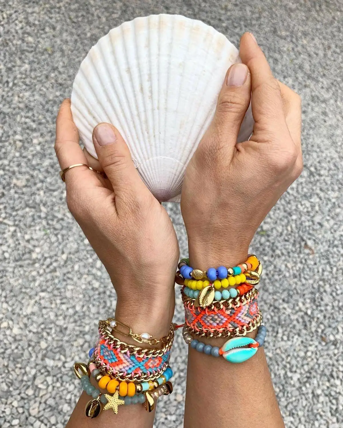 

Artilady Boho Friendship Bracelets Rainbow Bracelet String for Women Charm Tassel Bracelet Bohemian Handmade Gift Drop Shipping