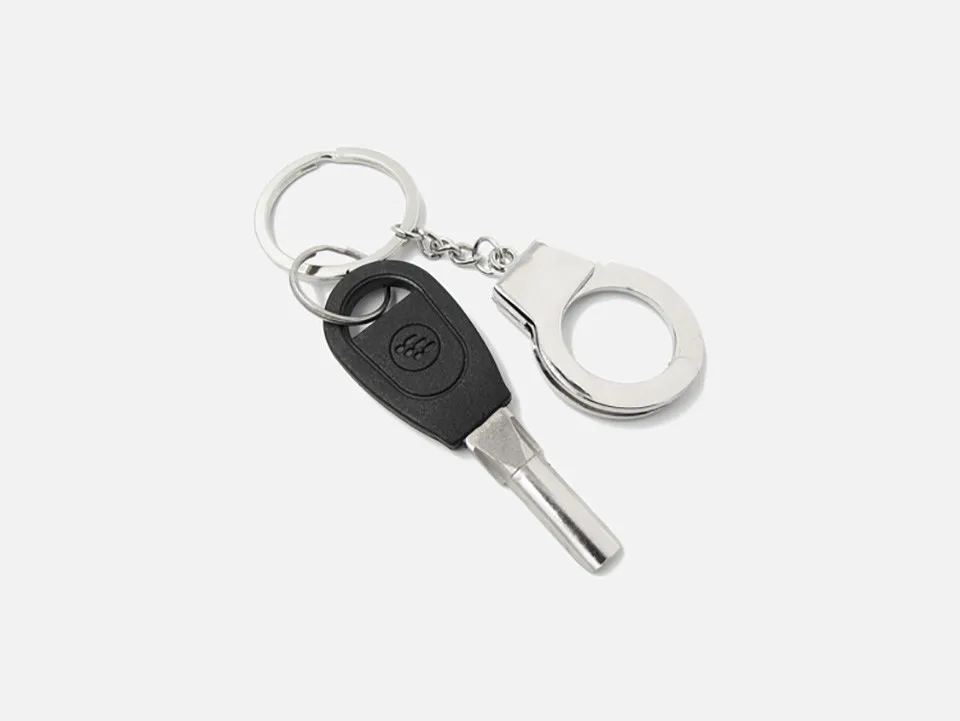 Fashion Metal Keychain Hot Sale Key Holder Simulation Handcuffs model Car Key Chain Key Ring For Best Gift jewelry (9)