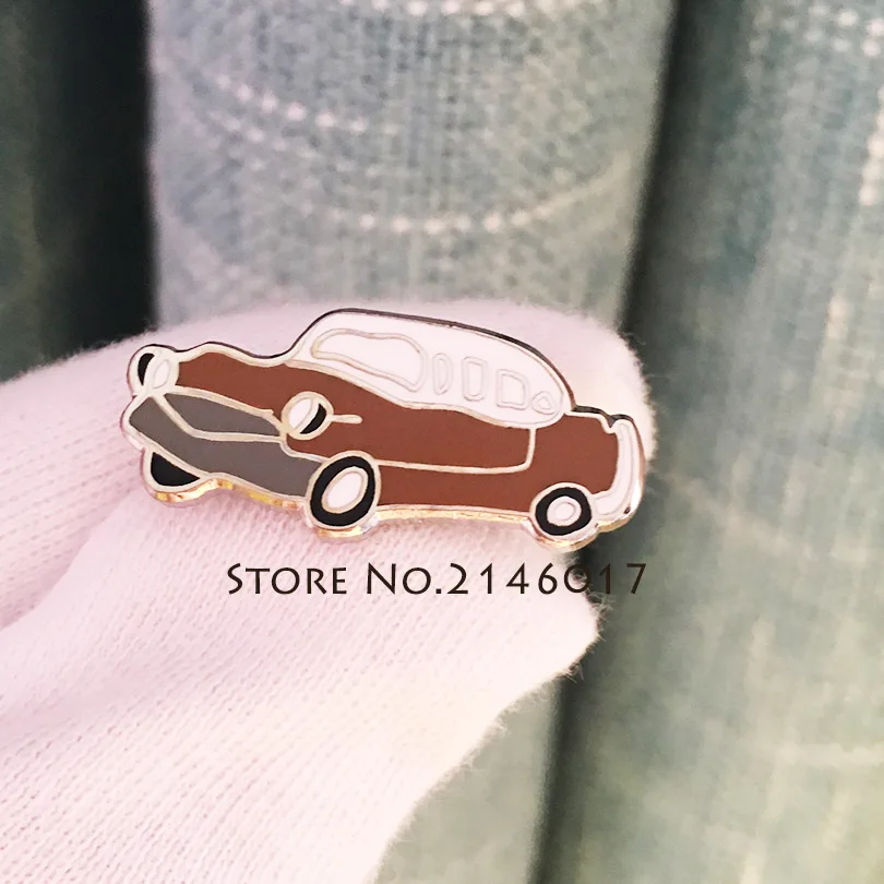 New Arrival Vintage Car Cool Vehicle Lapel Pin Hard Enamel Brooch Pins Button for Women Men