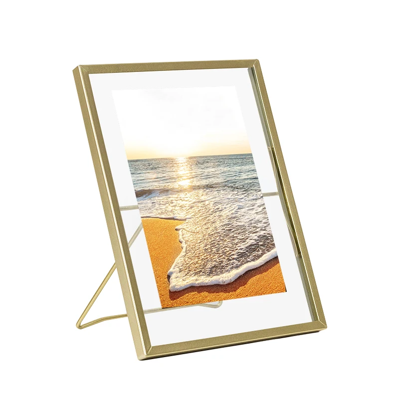 

Stylish Gold Metal and Glass Photo Frame Vintage Style Wire Brass Floating Desktop Display Picture Frames for Desk Pictures Art