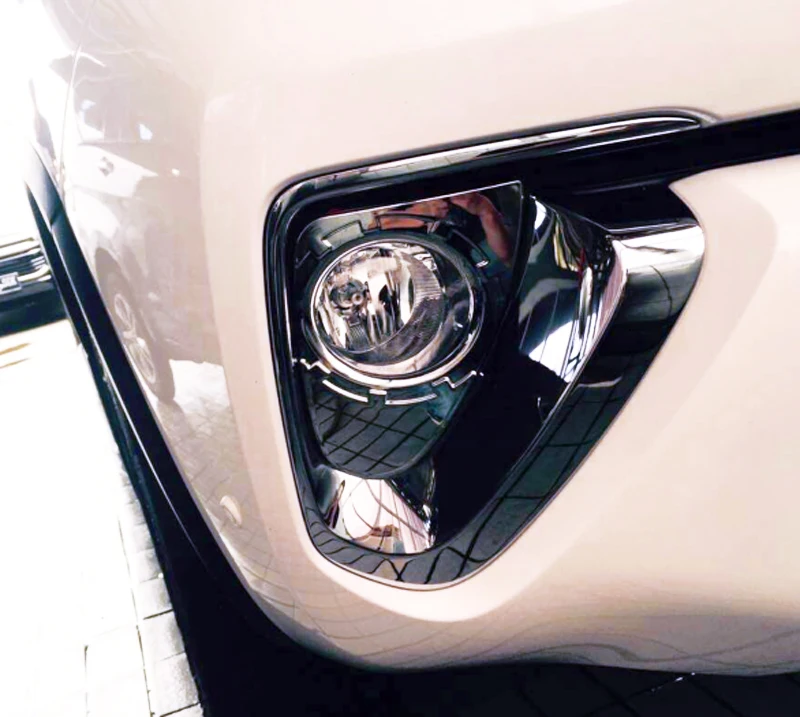 Передсветильник противотуманная фара для Toyota Fortuner AN160 2016 2017 обшивка ABS Chrome 2 шт.