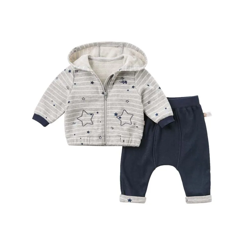 Dave Bella осень для маленьких мальчиков с длинным рукавом комплекты одежды младенческой пальто с капюшоном+ брюки 2 шт. наряды дети Высокое качество костюмы DBW8622 - Цвет: striped