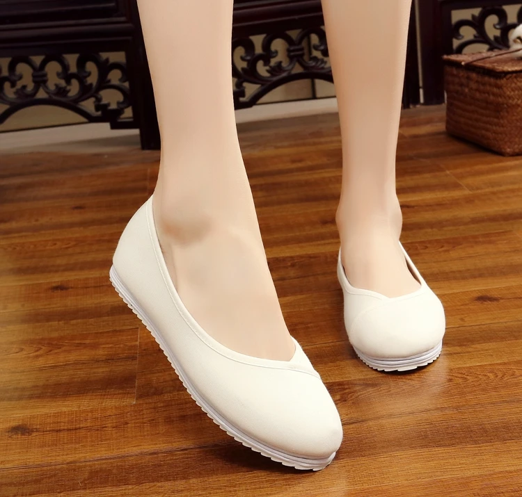Медицинская обувь для медсестры тканевая Женская парусиновая обувь; сандалии; нескользящая летняя дышащая обувь с вышивкой из мультфильмов; белая резиновая обувь