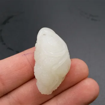 

40 x 22 mm Hand-carved natural Hetian jade grape pendant