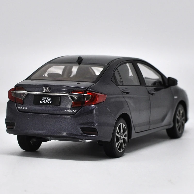 Модель автомобиля литая из сплава Honda Greiz в масштабе 1:18 темно фиолетовая