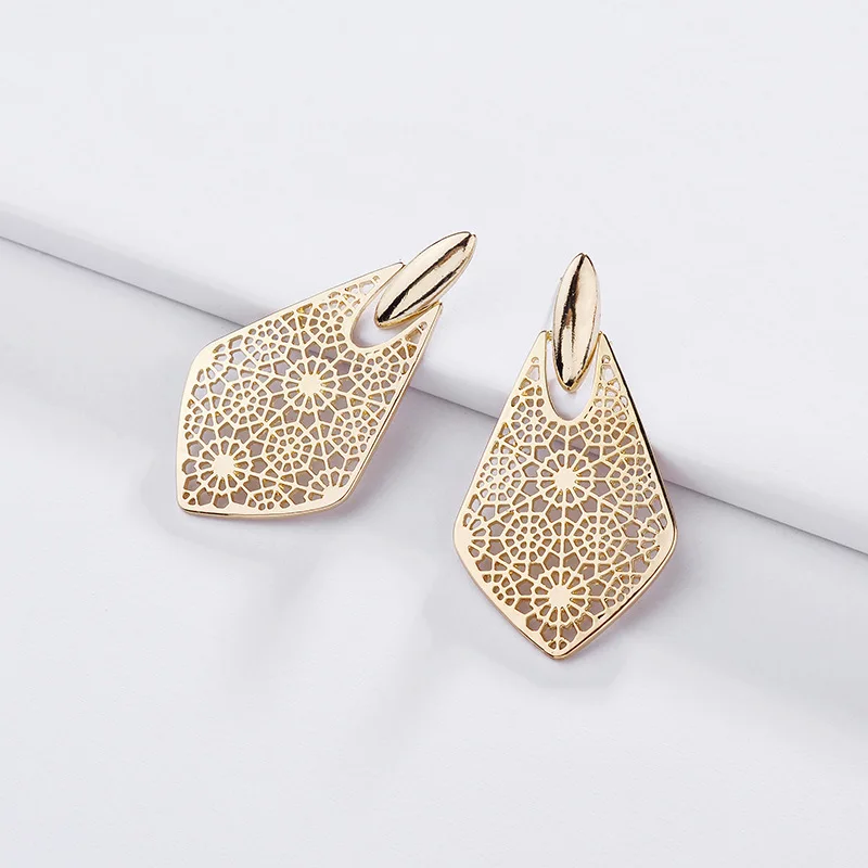

2019 Trendy Fashion Gold Metal Geometric Kite Shape Filigree Cut Out Arrowhead Drop Dangle Earrings For Women Valentines Gift