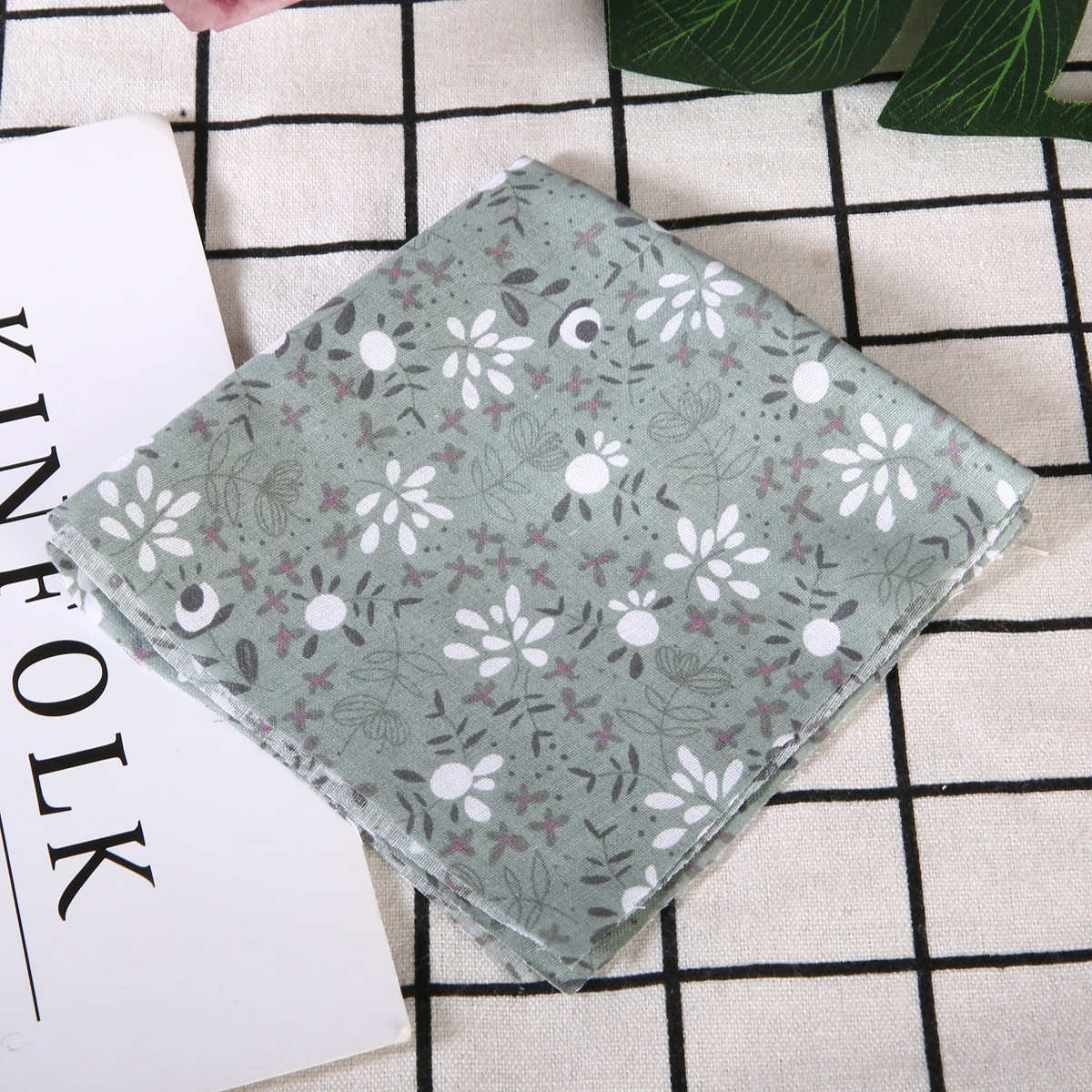 2019 New 7pcs 25x25cm Cotton Fabric Printed Cloth Sewing Quilting Fabrics for Patchwork Needlework DIY Handmade Accessories Gray