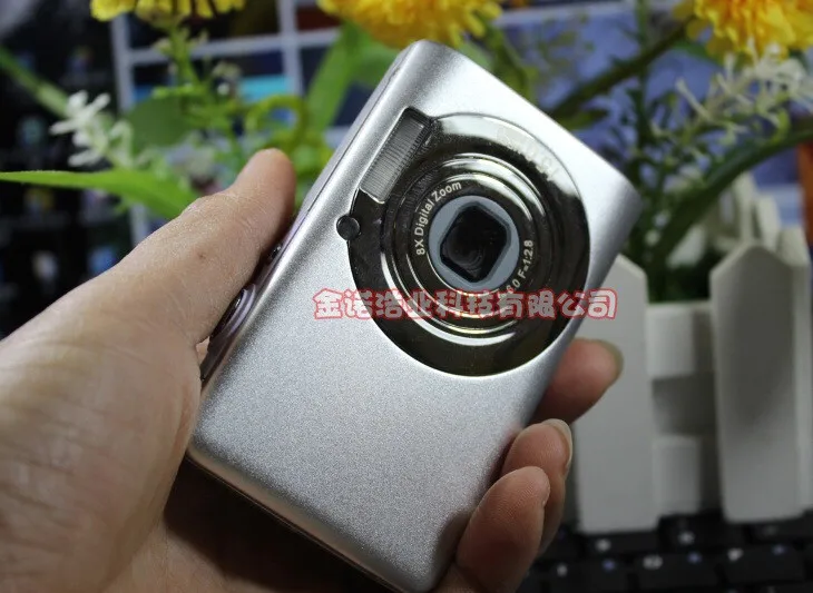 

Quality Compact E10 8x Zoom 15M Mega Pixels TV Out HD Video and Digital Camera.