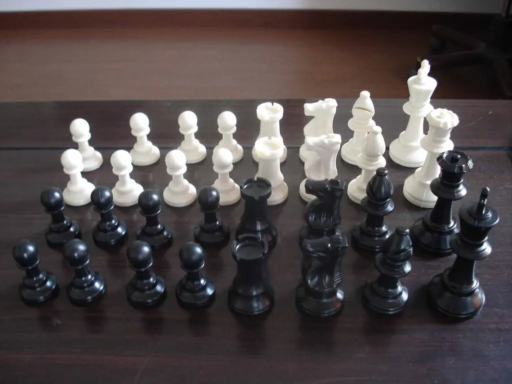 

77mm High Quality Plastic Chess King High 32 Pieces/Plastics Full Chess International Words Chess Game,Free Shipping