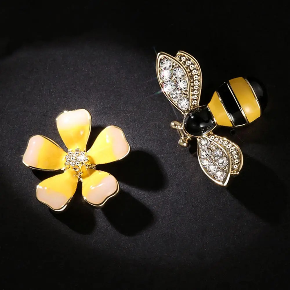 

2018 Creative New Flower Bee Asymmetric Earrings Zircon Earrings Wholesale Earings Fashion Jewelry
