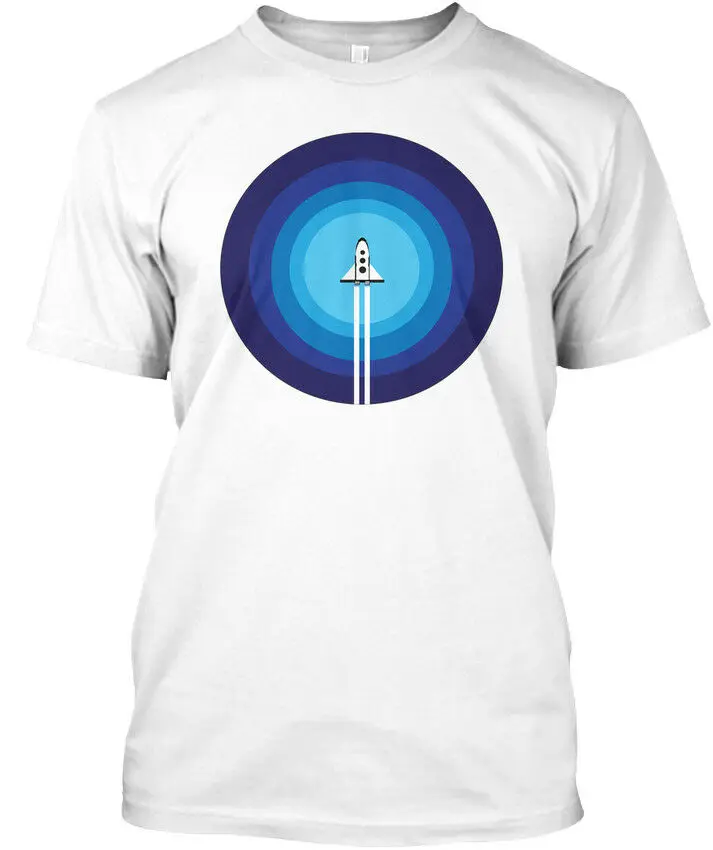 

Rocket Ship Flies Past The Blue Planet T-shirt Élégant