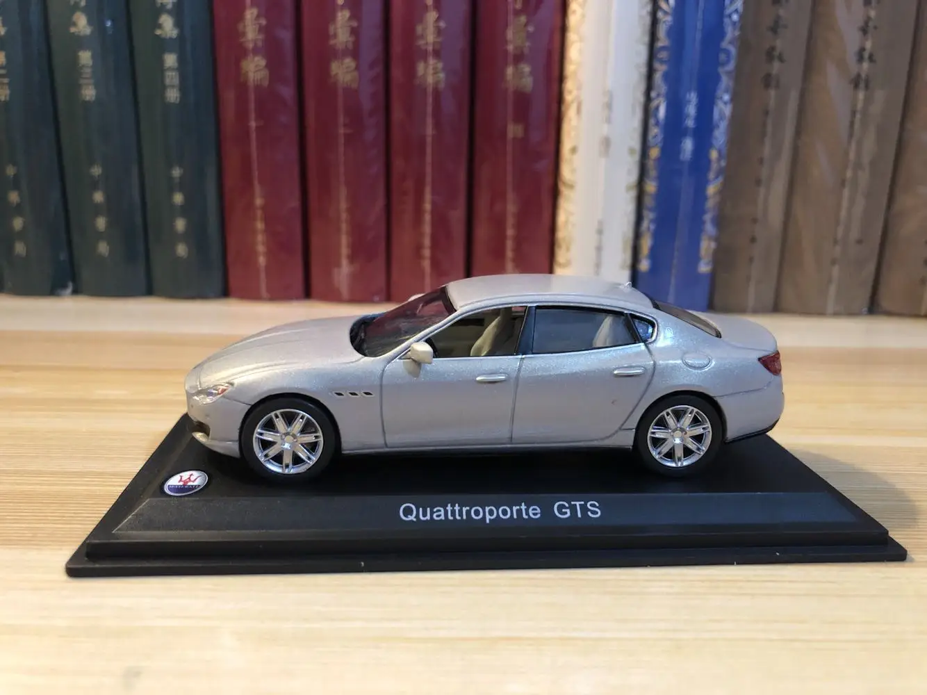Белая коробка 1:43 Quattroporte GTS бутик сплав автомобиль игрушки для детей модель детской игрушки оригинальная коробка